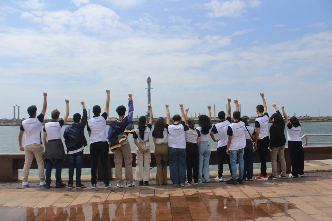 Onde os mares e ventos sussurram, ouço notícias. No silêncio, busco sinais. Na rima do teu verso, encontro calma.